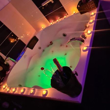 Karma Luxury Room Bukarest Exteriör bild