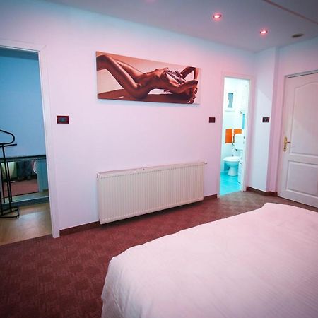Karma Luxury Room Bukarest Exteriör bild