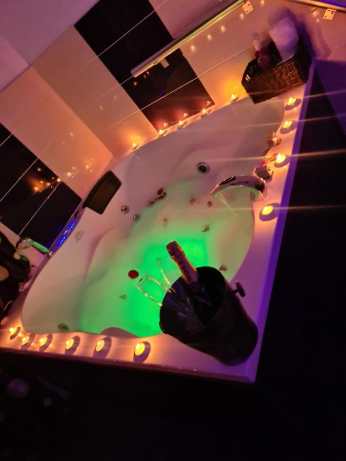 Karma Luxury Room Bukarest Exteriör bild