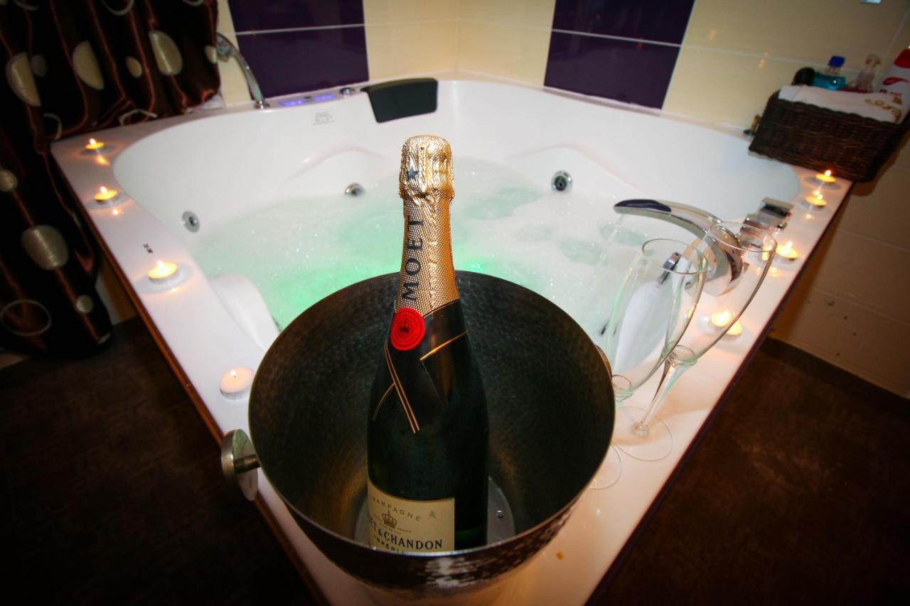 Karma Luxury Room Bukarest Exteriör bild