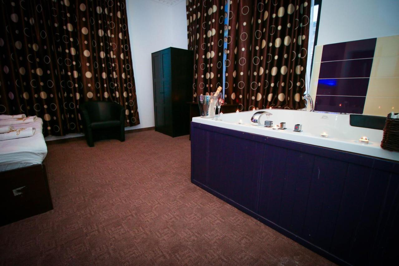 Karma Luxury Room Bukarest Exteriör bild